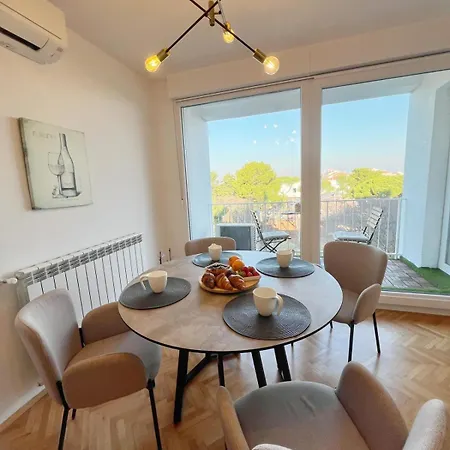 Klara 2373 Apartment
